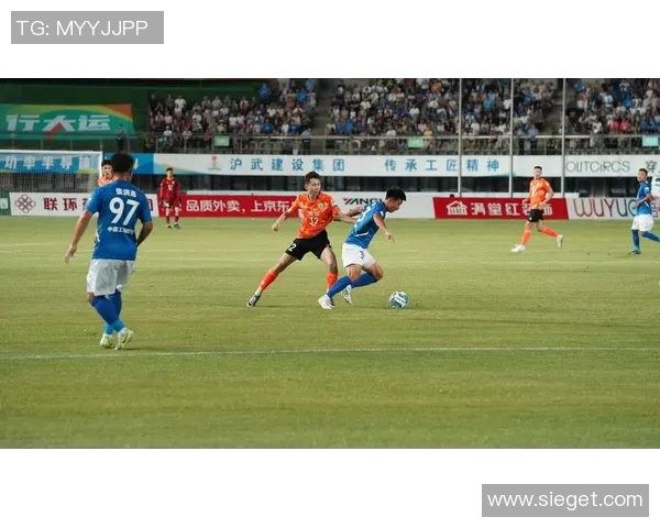 南京足球队的团队协作揭秘：从默契配合到胜利之路的深度探讨