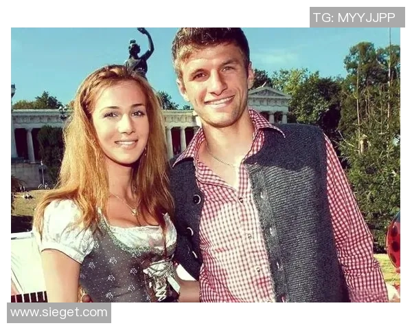 美女与足球明星亲密互动视频展现甜蜜瞬间引发热议 美女与足球明星亲密互动视频展现甜蜜瞬间引发热议