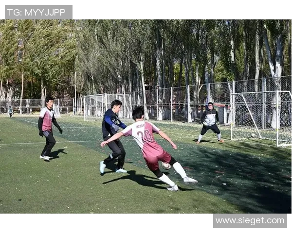 足球明星齐聚一堂精彩瞬间尽在竞猜图片中展现魅力与风采 足球明星齐聚一堂精彩瞬间尽在竞猜图片中展现魅力与风采